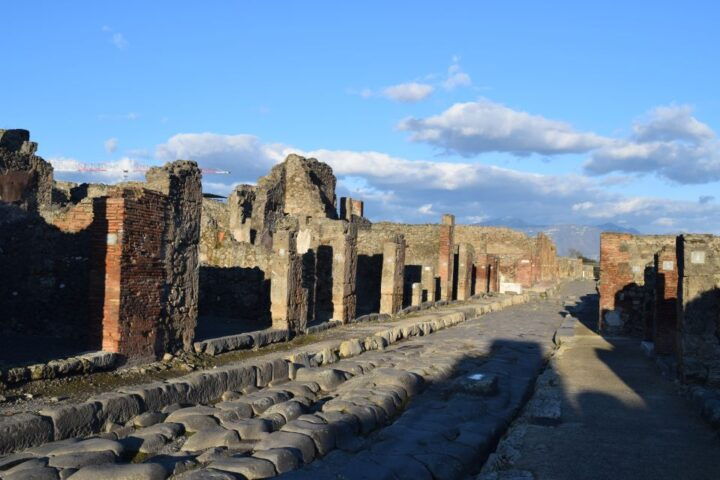 Pompei: 3-Hour Private Tour, Villa of the Mysteries & Lunch - Visitor Experience