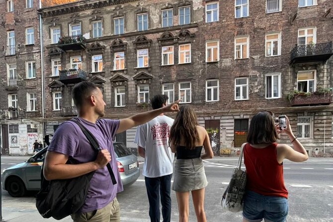 Praga (Warsaw) Small-Group Guided Walking Tour - Guide and Group Size Details