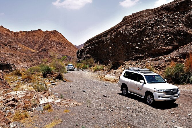 Private 4x4 Desert Drive, Wadi Shawaka Pool Visit With Lunch Box - Dress Code and Weather Precautions