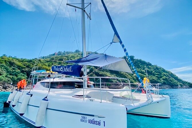 Private Catamaran Yacht Charter Maiton and Raya Islands - Raya Island Discovery