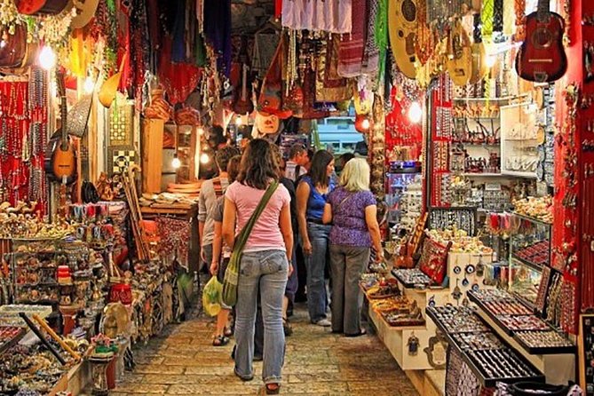 Private Guided Delhi Shopping Tour With Transfers - Itinerary Overview