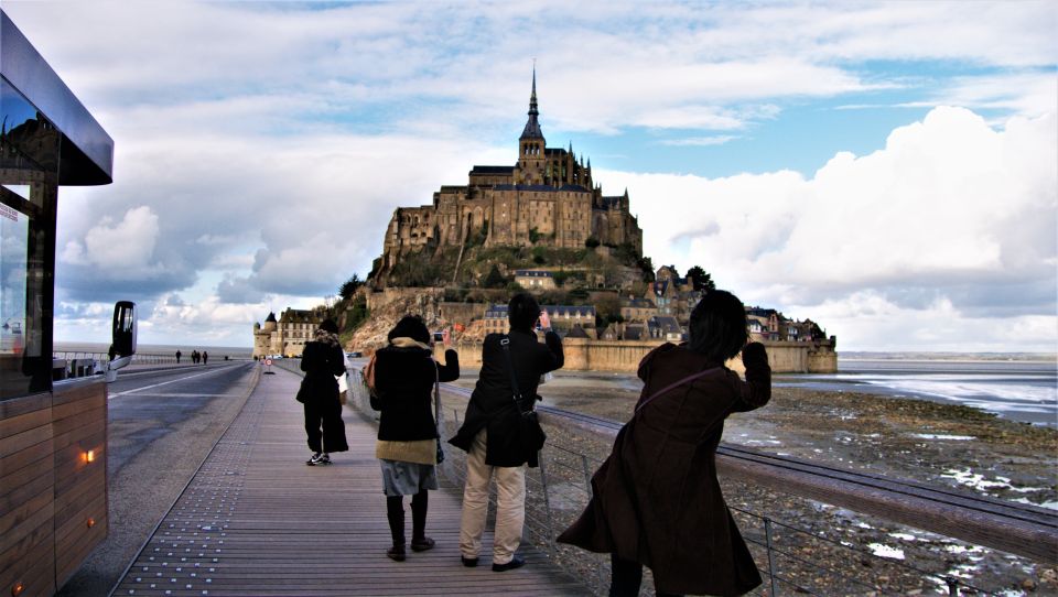 Private Mont Saint-Michel Family Walking Tour - Tour Experience