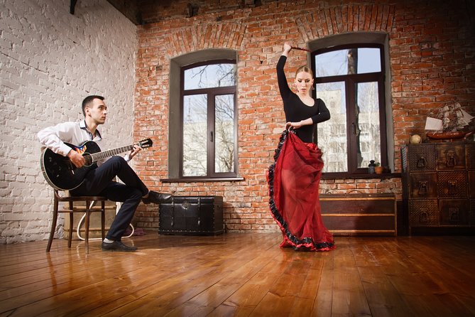 Private Night Route Through the Jewish Quarter of Seville and Flamenco Show. - Logistics and Timing