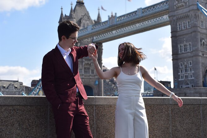 Private Photoshoot With Tower Bridge Views & Other Locations - Accessibility Options Available