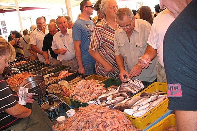 Private Split Tour: Choose Fish at Market & Dine Locally - Fish Selection