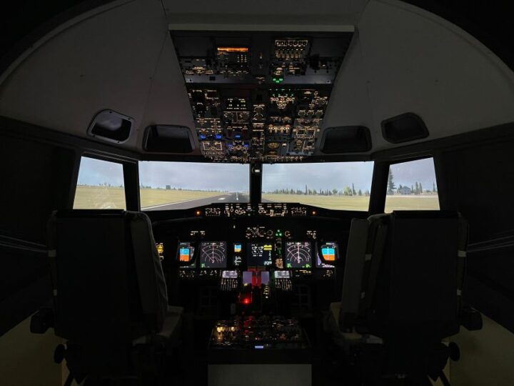 Sabadell (Barcelona): Flight Simulator Experience B737 - Experience Highlights