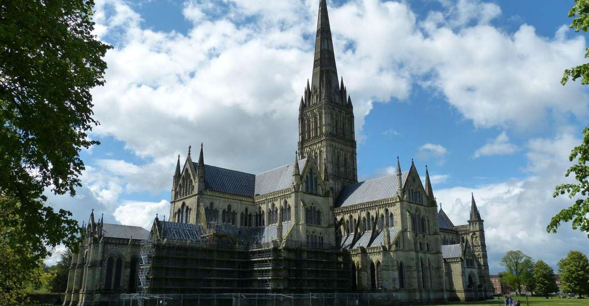 Salisbury Private Guided Walking Tour - Language and Group Type