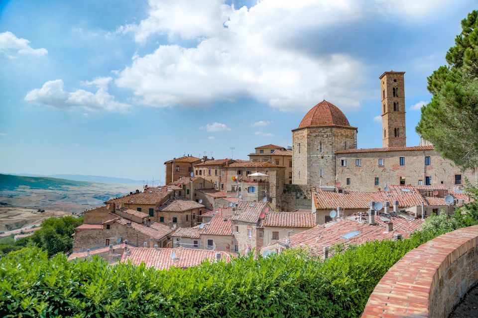 San Gimignano & Volterra: Private Transfer From Florence - Languages and Pickup