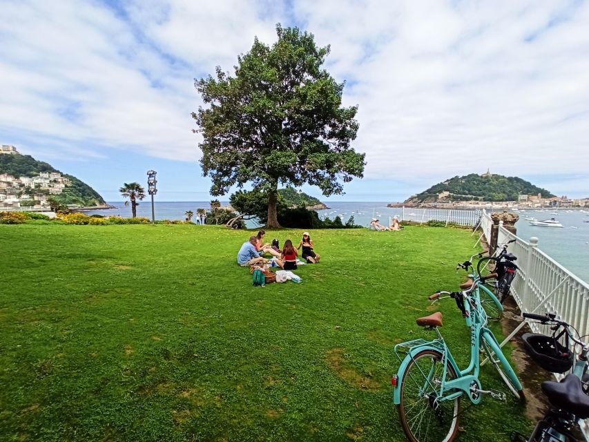San Sebastián: Discover San Sebastian on a Bike - Experience Highlights