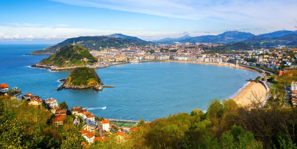 San Sebastian: Walking Tour of the Citys Landmarks - Activity Description