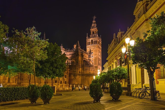 Santa Cruz Evening Walking Tour in Seville Including Tapas and Drinks - Landmarks and Architecture