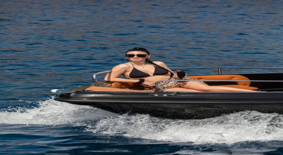 Santorini: License Free Luxury Boat - Boat Features
