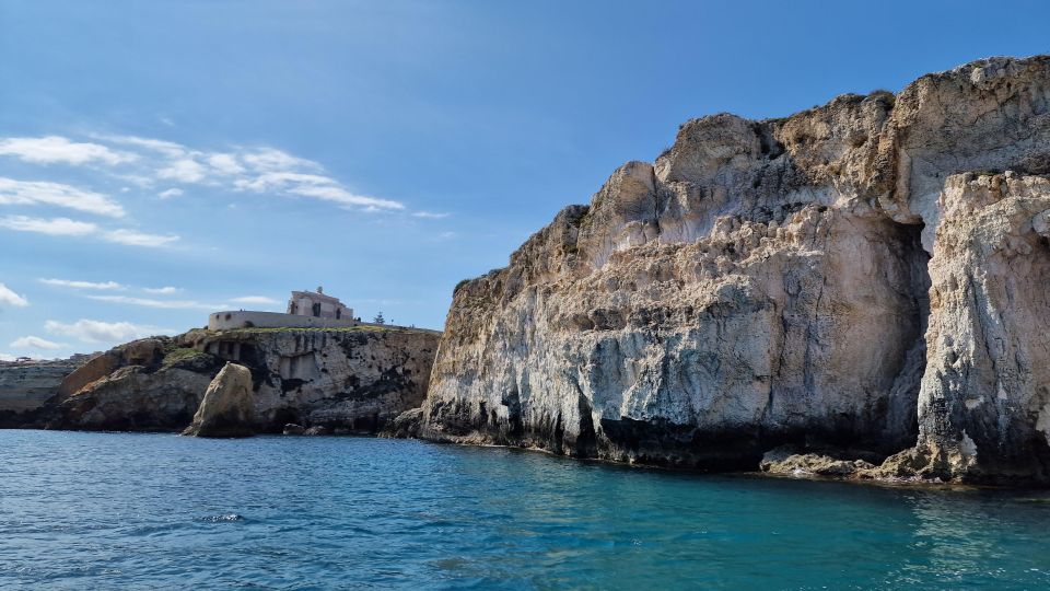 Siracusa: Ortigia +Sea Caves +Pillirina +Fishing Experience - Language Options and Accessibility