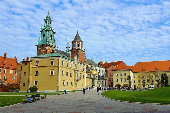 Skip-the-line Wawel Cathedral in Krakow Private Tour - Tour Duration and Inclusions
