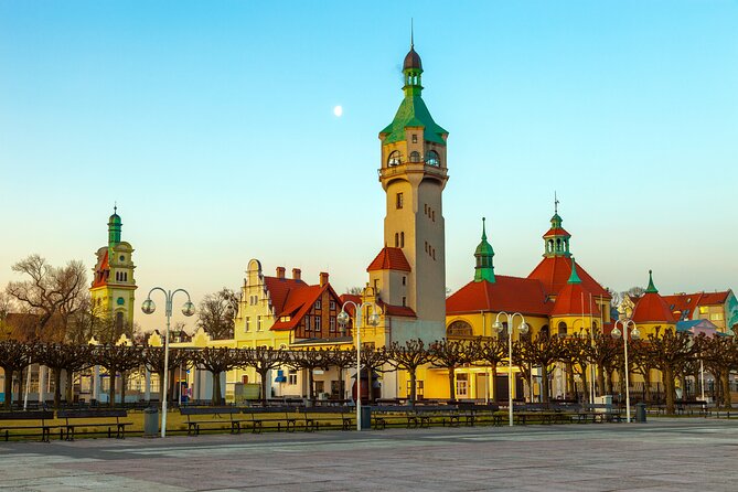 Sopot's Seaside Charms: A Guided Walking Tour - Lighthouse and Pier Admissions