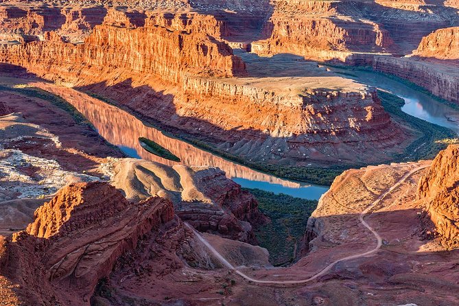 Sunrise Photography in Dead Horse Point and Canyonlands National Park - Small Group Size for Personalized Attention