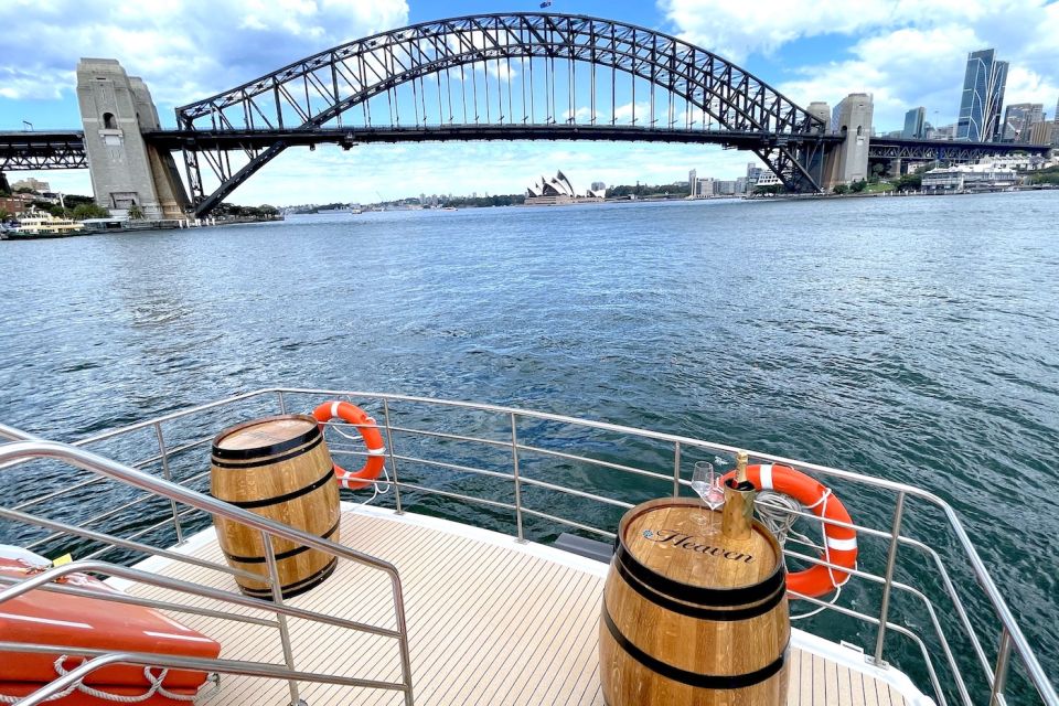 Sydney: Intimate Vivid Harbour Cruise With Canapes - Experience the Vivid Festival