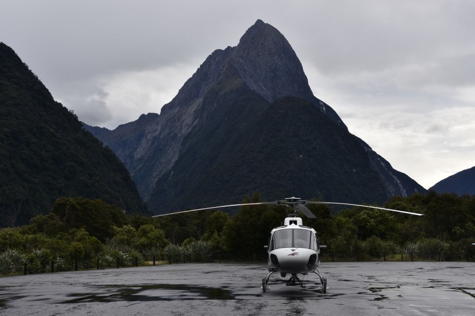 Te Anau: Milford Sound Scenic Flight With Lakeside Landing - Flight Experience