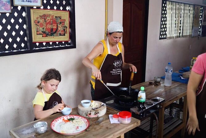 Thai Food Culture and Cooking Techniques From Our Garden in Chiang Mai - Culinary Techniques and Cooking Methods