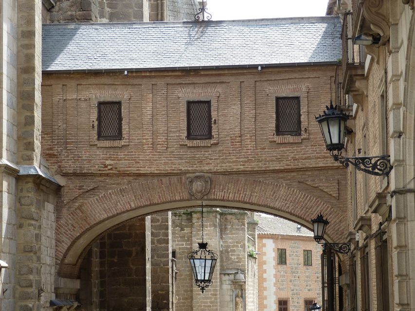 Toledo: Guided Walking Tour With Cathedral Ticket and Tour - Meeting Information
