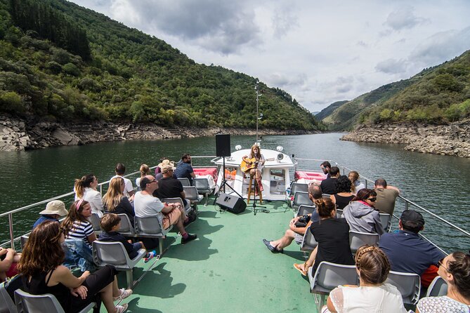 Tour From Santaigo to Ribeira Sacra With Boat Trip - Itinerary Highlights