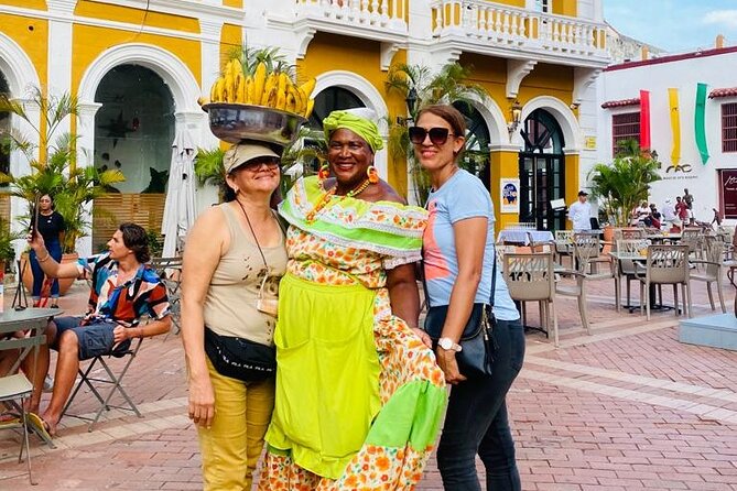 Tour in Chiva 5 Hours Through the City of Cartagena - Traveler Experience