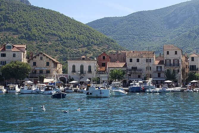 Transfer- Naples Train Station/Area to Positano With a Stop Sorrento - Stops and Sights in Sorrento