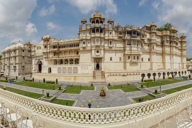 Udaipur Sightseeing Tour Package With Guide and Private Taxi - Tour Overview and Itinerary
