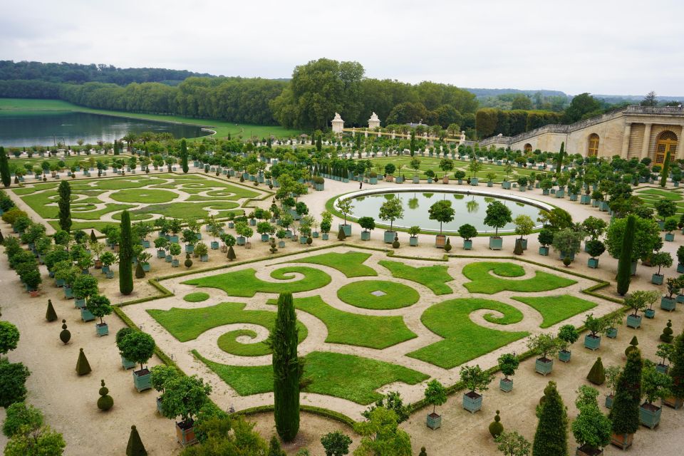 Versailles Palace and Giverny Private Guided Tour From Paris - Inclusions and Experience Highlights