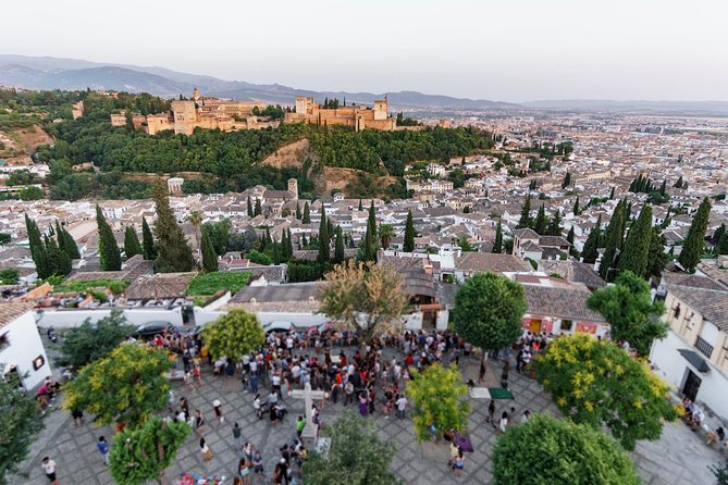 Walking Tour Premium Visiting Albaicin and Sacromonte - Tour Duration and Schedule