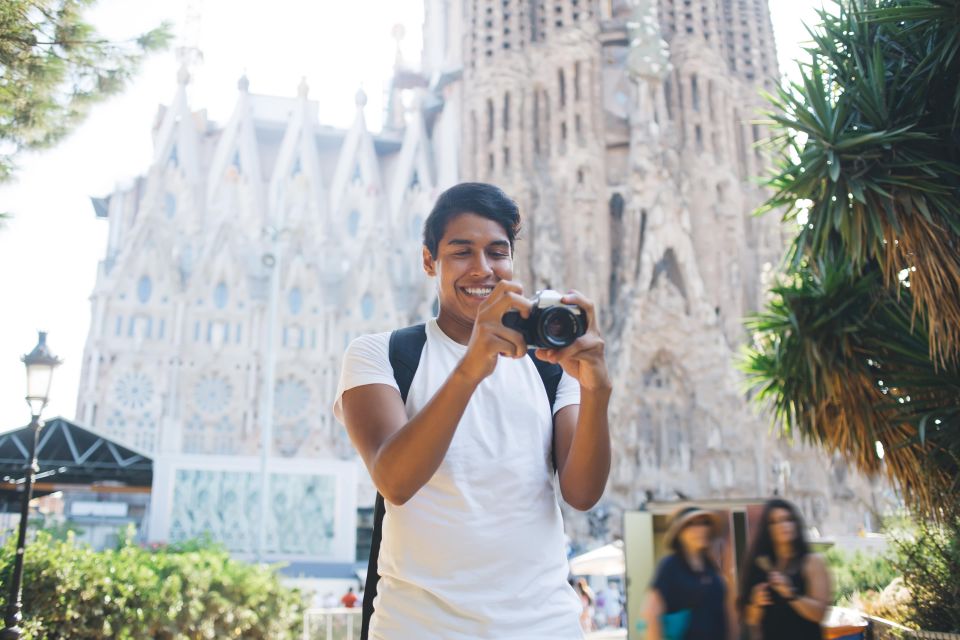 Walking Tour Sagrada Familia Basilica For European Tourist - Highlights of the Experience