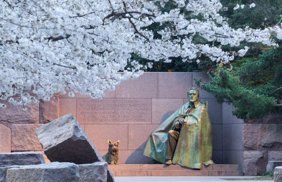 Washington D.C: Tidal Basin Highlights Explorer - Memorials - Experience Highlights