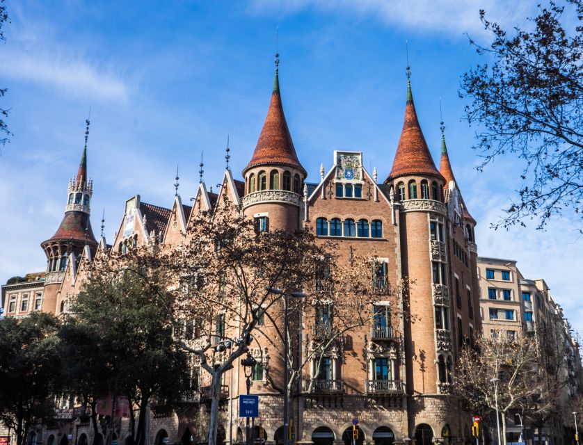 Welcome to Barcelona: Private Tour With a Local - Local Guides