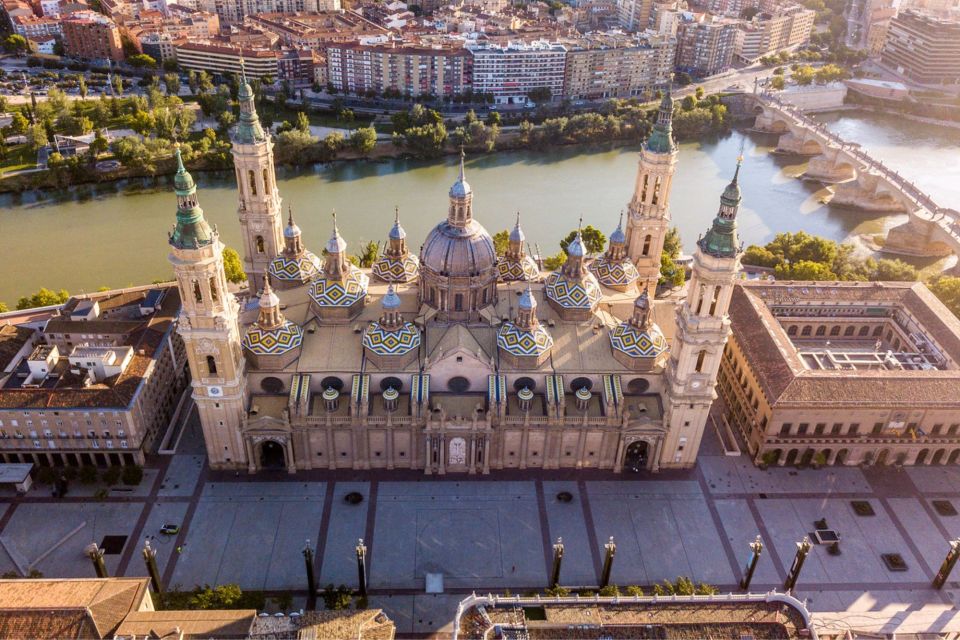 Zaragoza: Self-Guided Highlights Scavenger Hunt & Tour - Tour Experience