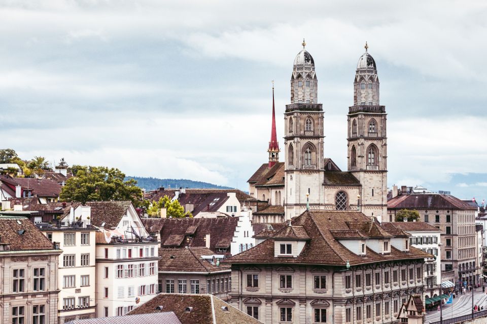 Zurich: First Discovery Walk and Reading Walking Tour - Highlights of the Tour