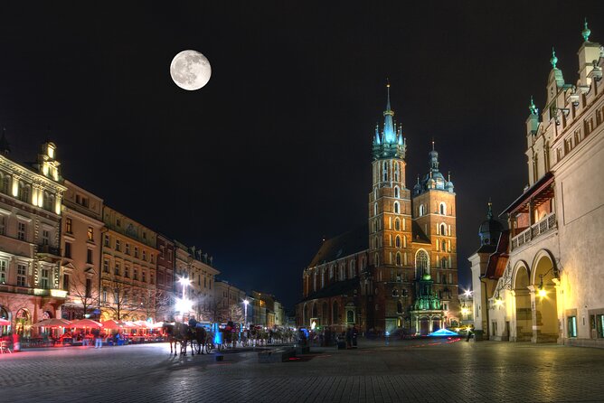 2-Hour Guided Walking Tour in The Old Town of Krakow - Expert Local Tour Guide