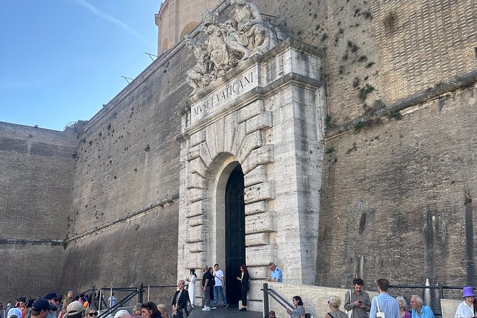 After Hour: Vatican Guided Tour With Less Crowd - Tour Guide Experience and Operations Evaluation