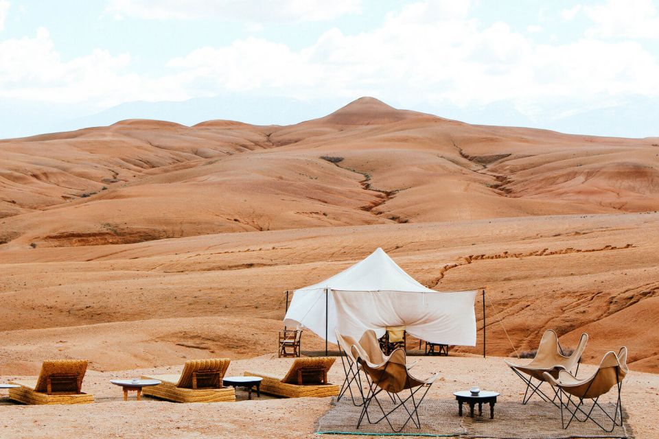 Agafay Desert Dinner Experience With Sunset Views & Swiming - Dining Experience Description