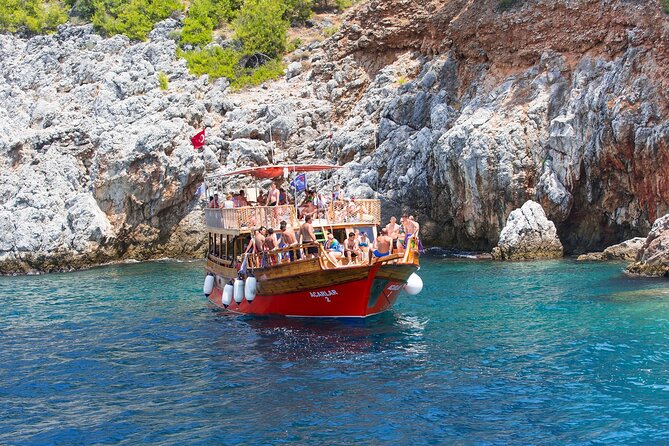 Alanya Coastal Relaxing Boat Trip With Lunch and Drinks - Onboard Entertainment