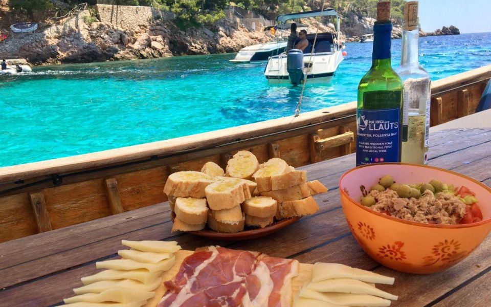 Alcudia: Traditional Mallorcan Boat Tour With Tapas & Drinks - Tour Highlights and Activities