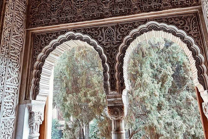 Alhambra, Generalife & Nasrid Palaces Direct Access Tour