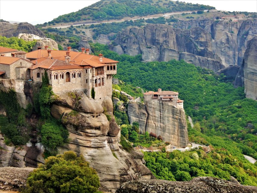 Athens: 2-Day Meteora Tour in Spanish With Guide & Hotel - Tour Highlights