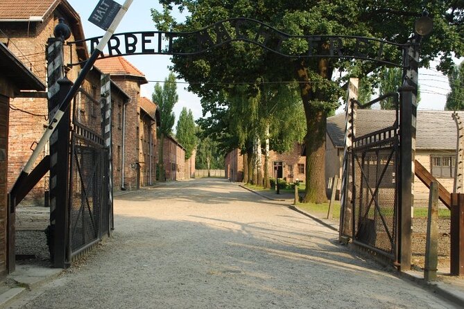 Auschwitz and Birkenau Round-Trip Transfer Premium From Krakow - Guide Service Availability