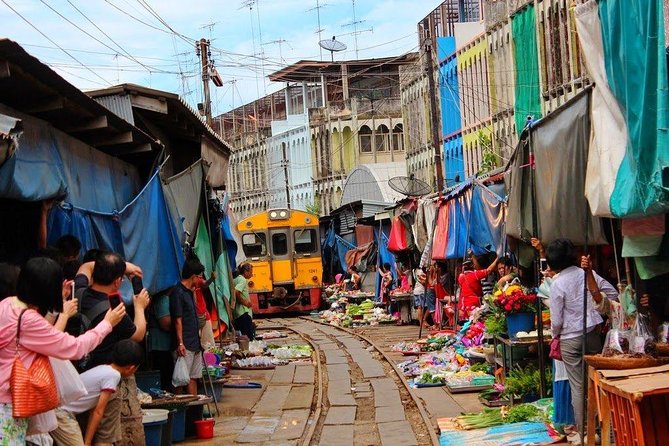 Bangkok Risky Market, Boat Riding & Amphawa Floating Market - Meeting and Pickup Information