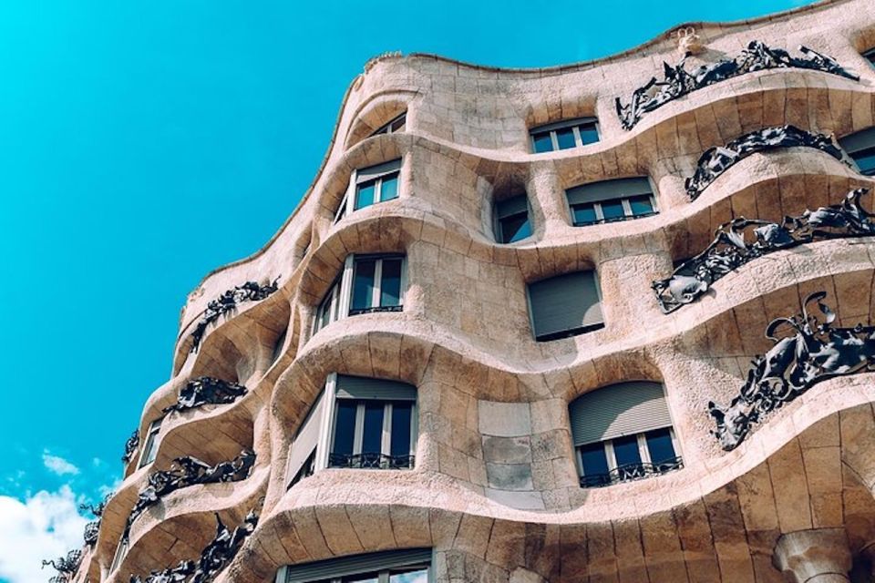 Barcelona: Casa Batlló, La Pedrera, & Chocolate Tasting Tour - Insights Into Architectural Rivalry