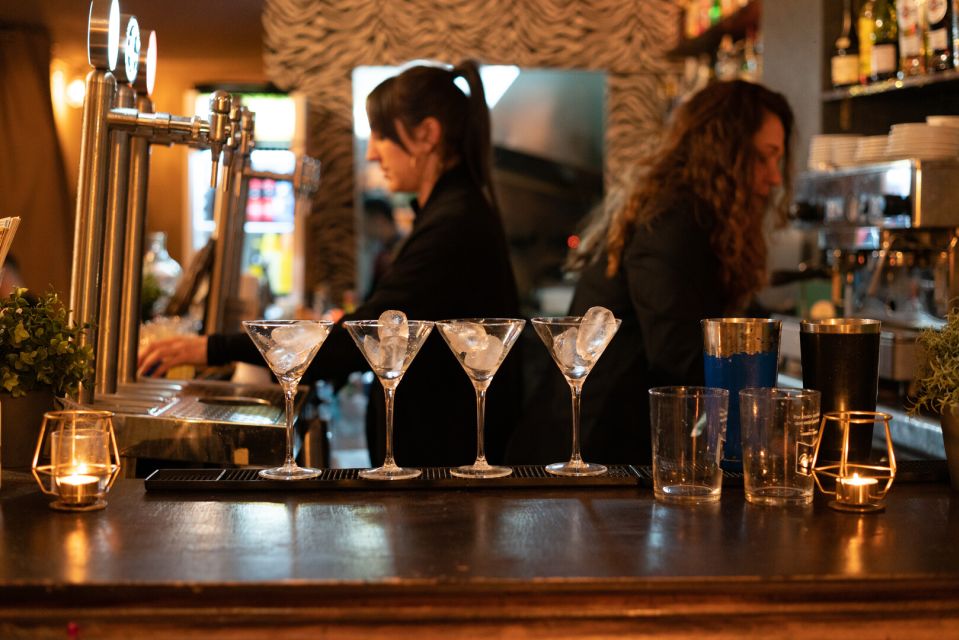 Barcelona: Cocktail Master Class by Mixologist With Tapas - Review Summary