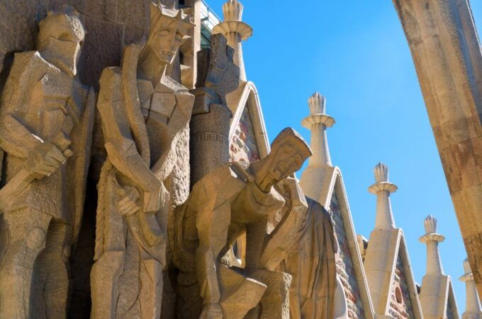 Barcelona: Exclusive Sagrada Familia Private Guided Tour - Detailed Description