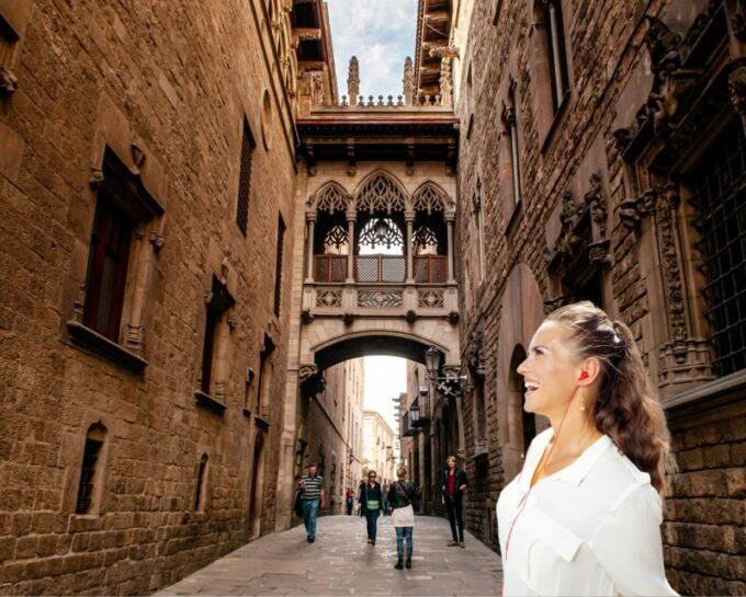 Barcelona Gothic Quarter: Walking Tour With Audio Guide - Experience Description