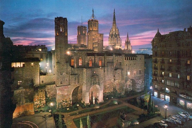 Barcelona Hidden Treasuers : Barrio Gotico City Tour in German - Local Culture Insights