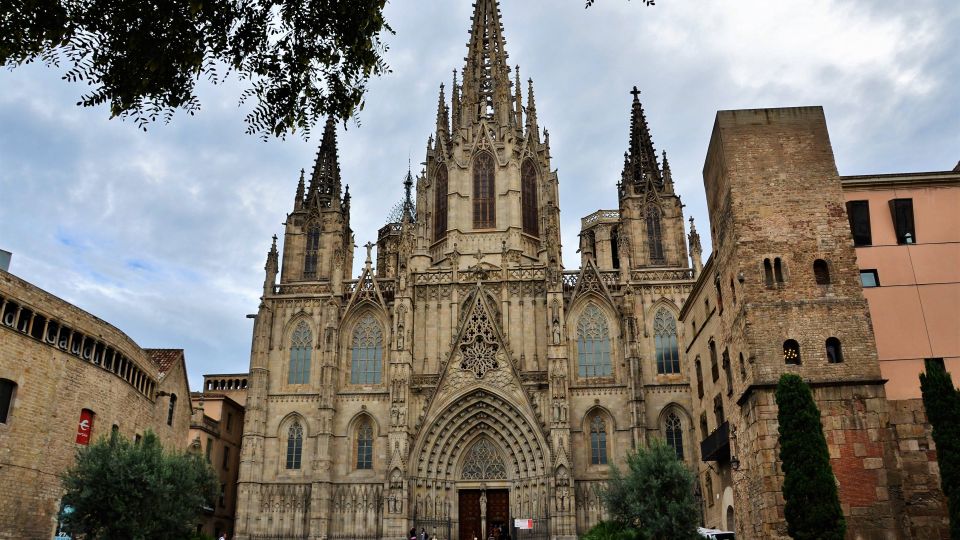 Barcelona: Old Town and Gothic Quarter Walking Tour - Full Description